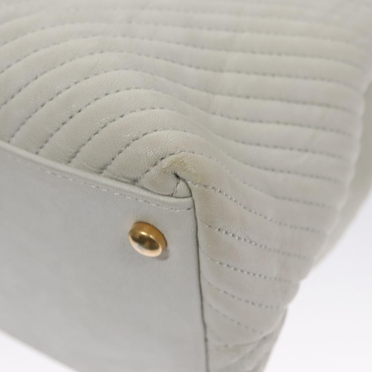 CHANEL Chain V Stitch Shoulder Bag Leather White Gold CC 106441