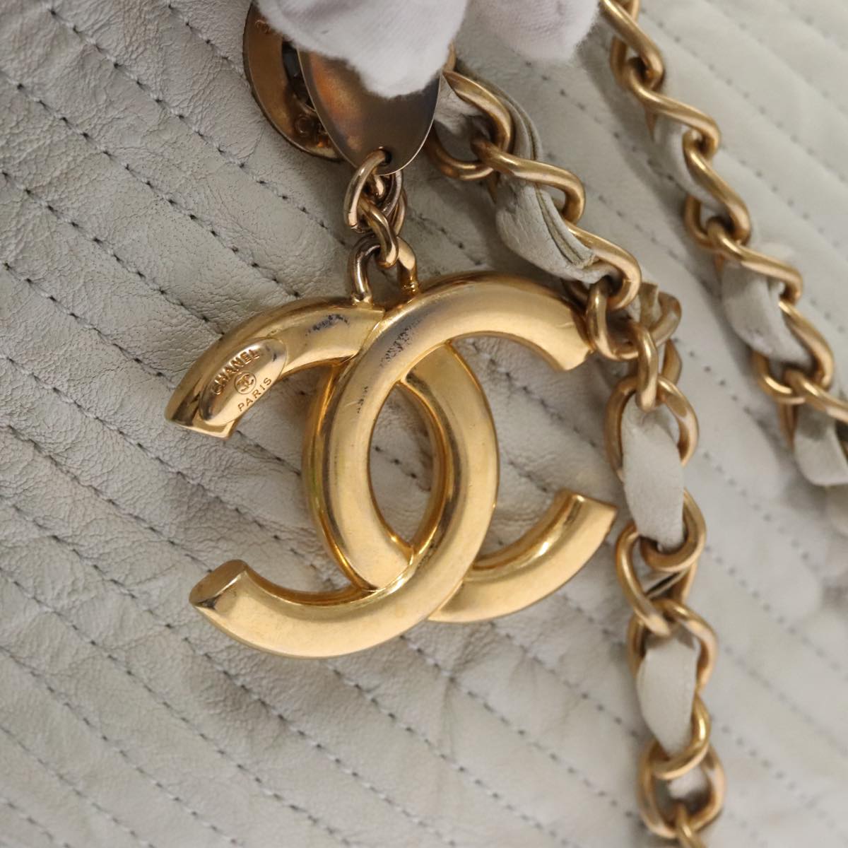 CHANEL Chain V Stitch Shoulder Bag Leather White Gold CC 106441