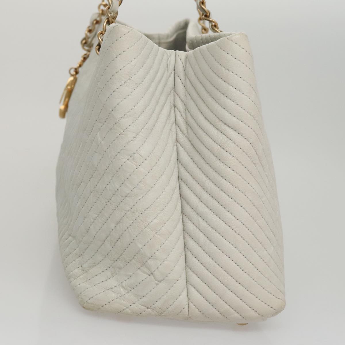 CHANEL Chain V Stitch Shoulder Bag Leather White Gold CC 106441