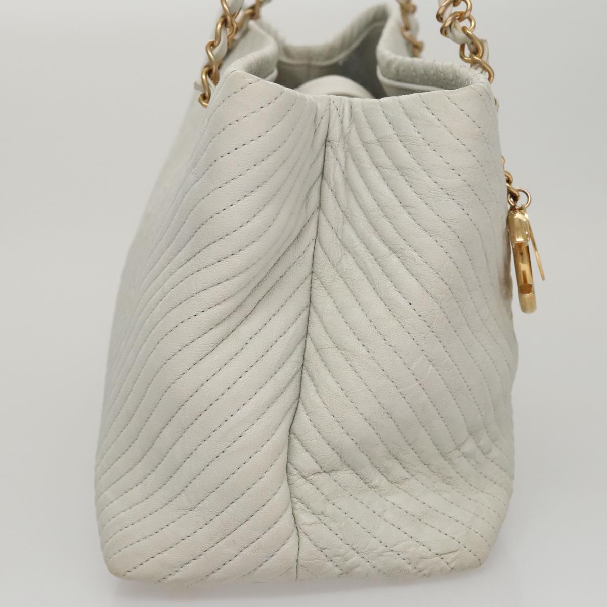 CHANEL Chain V Stitch Shoulder Bag Leather White Gold CC 106441