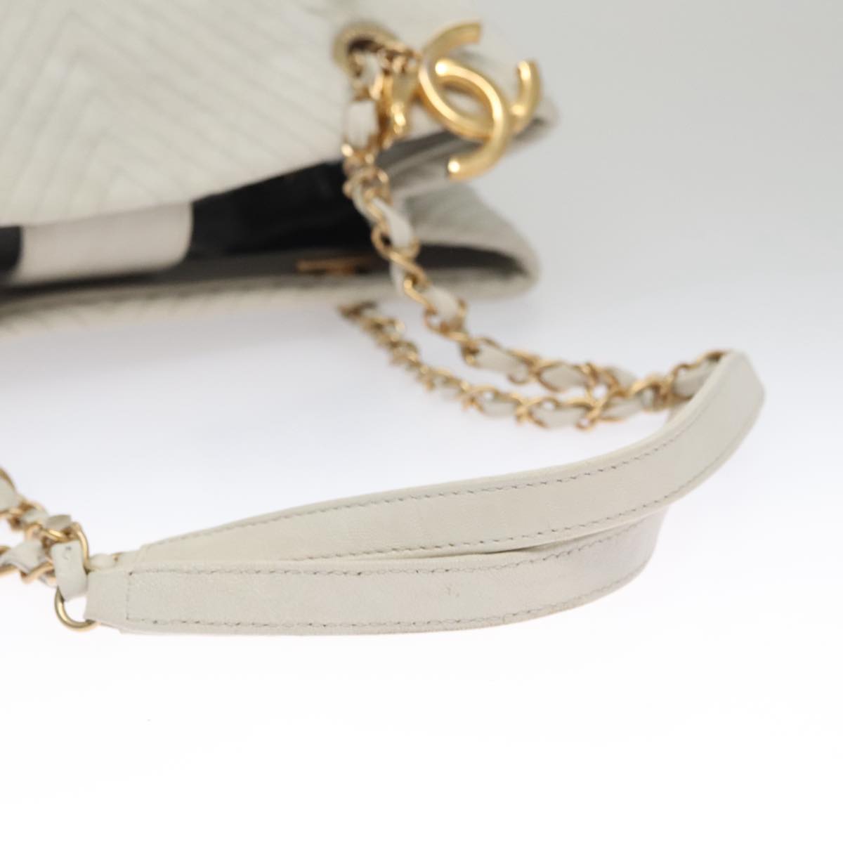 CHANEL Chain V Stitch Shoulder Bag Leather White Gold CC 106441
