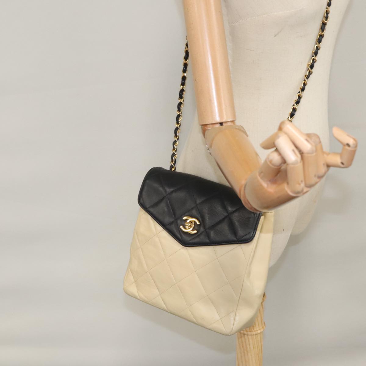 CHANEL Matelasse Chain Shoulder Bag Lamb Skin Beige Gold black CC 106446