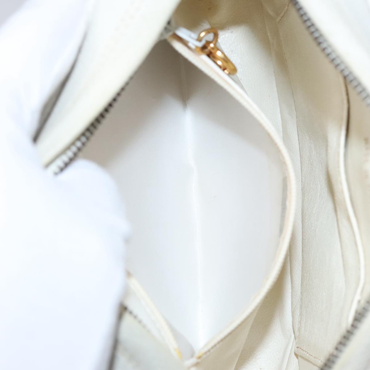 CHANEL Matelasse Chain Shoulder Bag Caviar Skin White Gold CC 107702