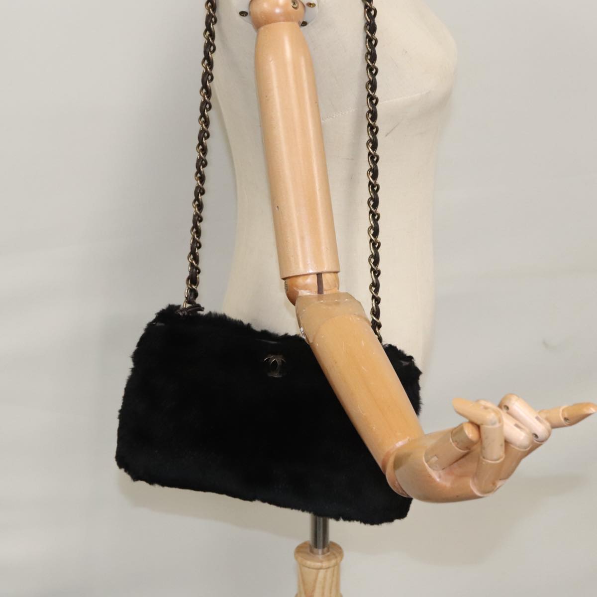 CHANEL Chain Shoulder Bag Leather Black CC 108324