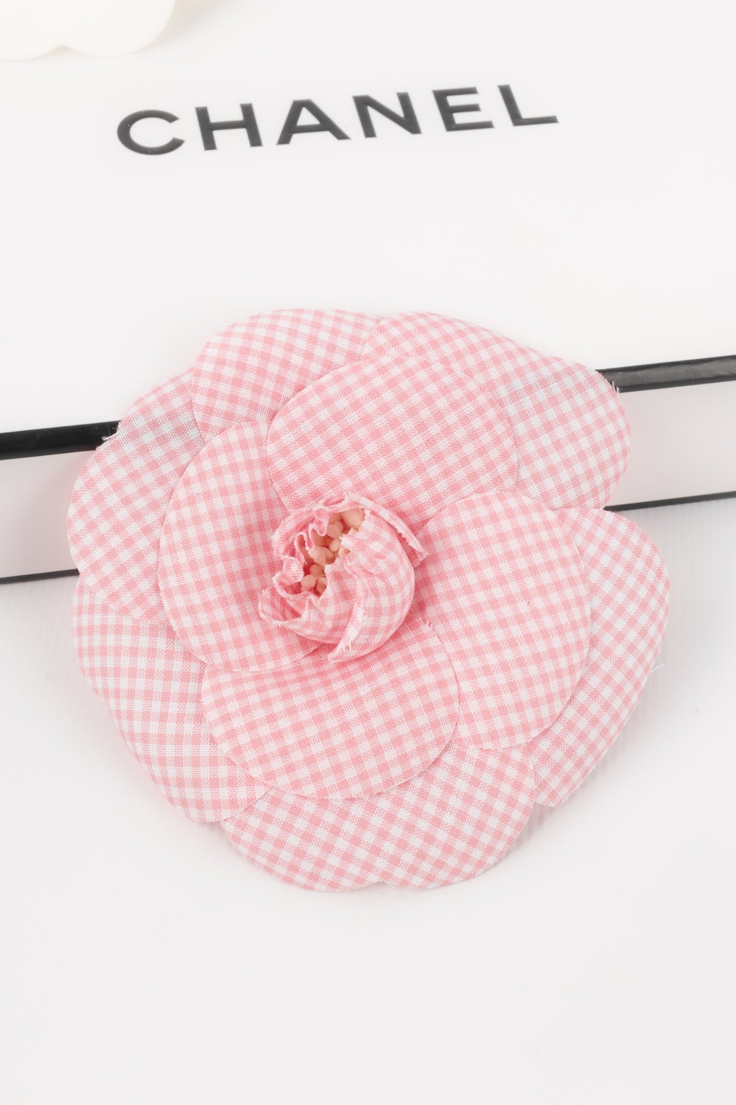 Broche camlia Chanel