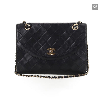 Chanel CC Quilted Leather Flap Bag Leather Shoulder Bag in New Condition