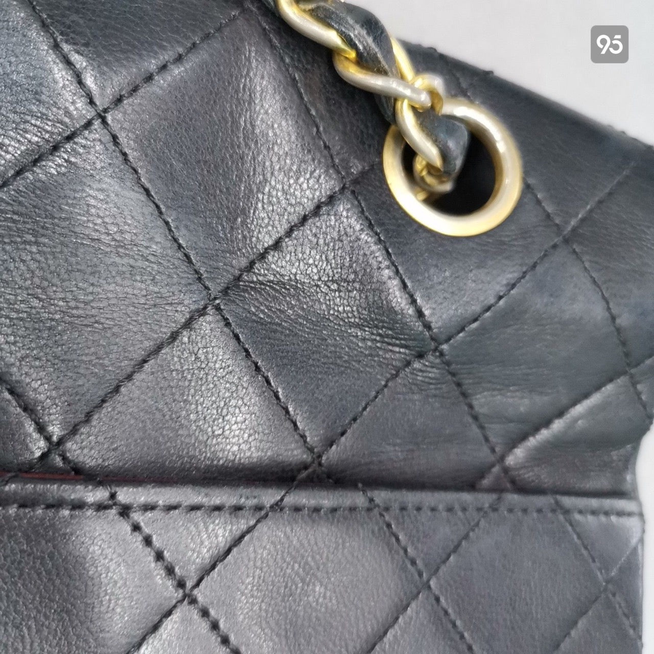 Chanel CC Quilted Leather Flap Bag Leather Shoulder Bag in New Condition