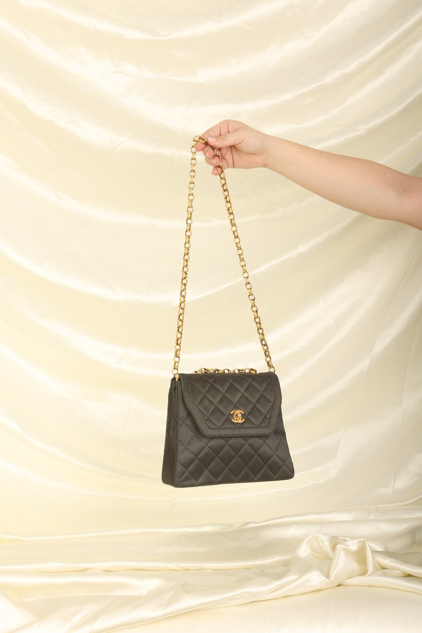 Extremely Rare Chanel 2005 Satin Trapezoid Bijoux Chain with Pouch