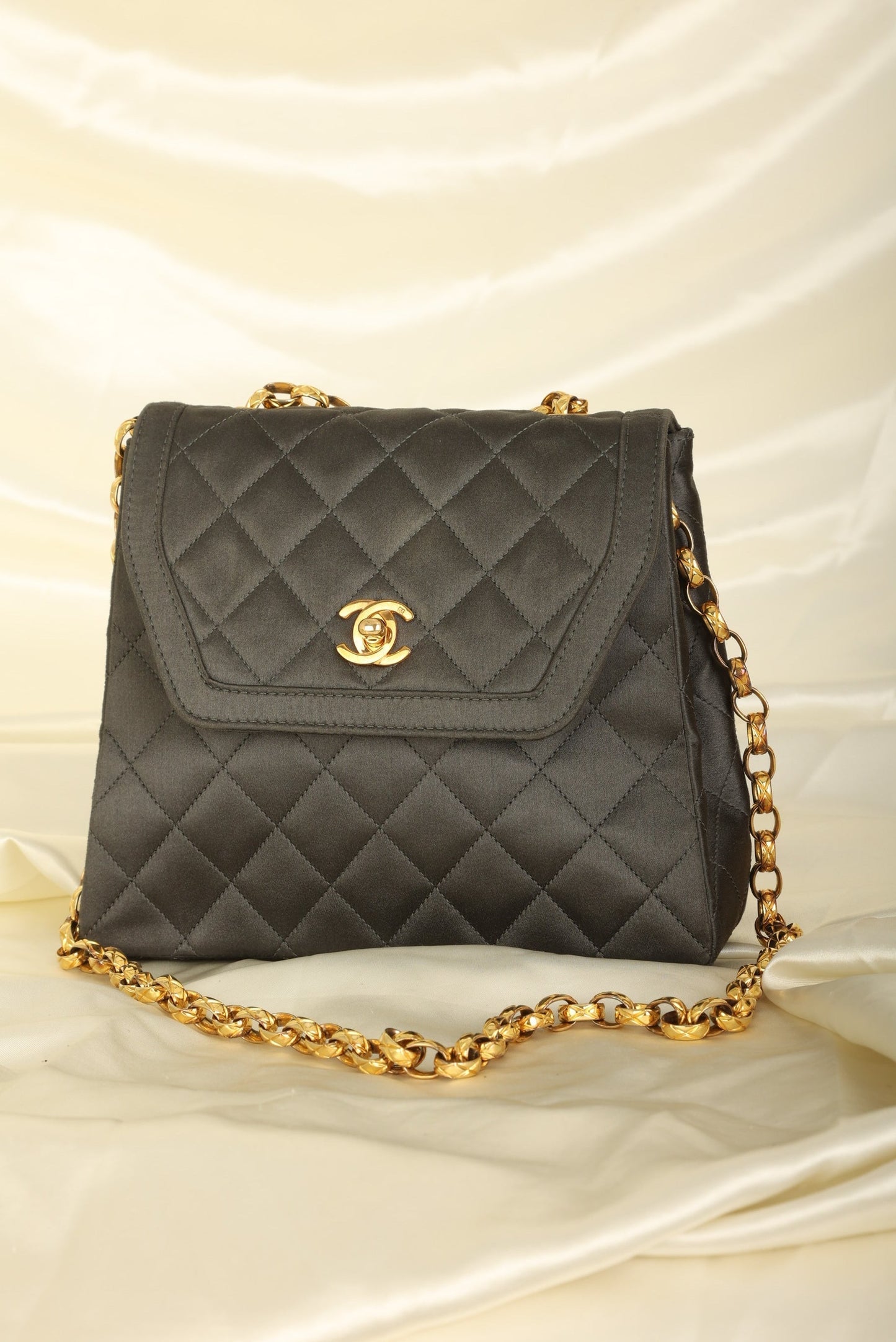 Extremely Rare Chanel 2005 Satin Trapezoid Bijoux Chain with Pouch
