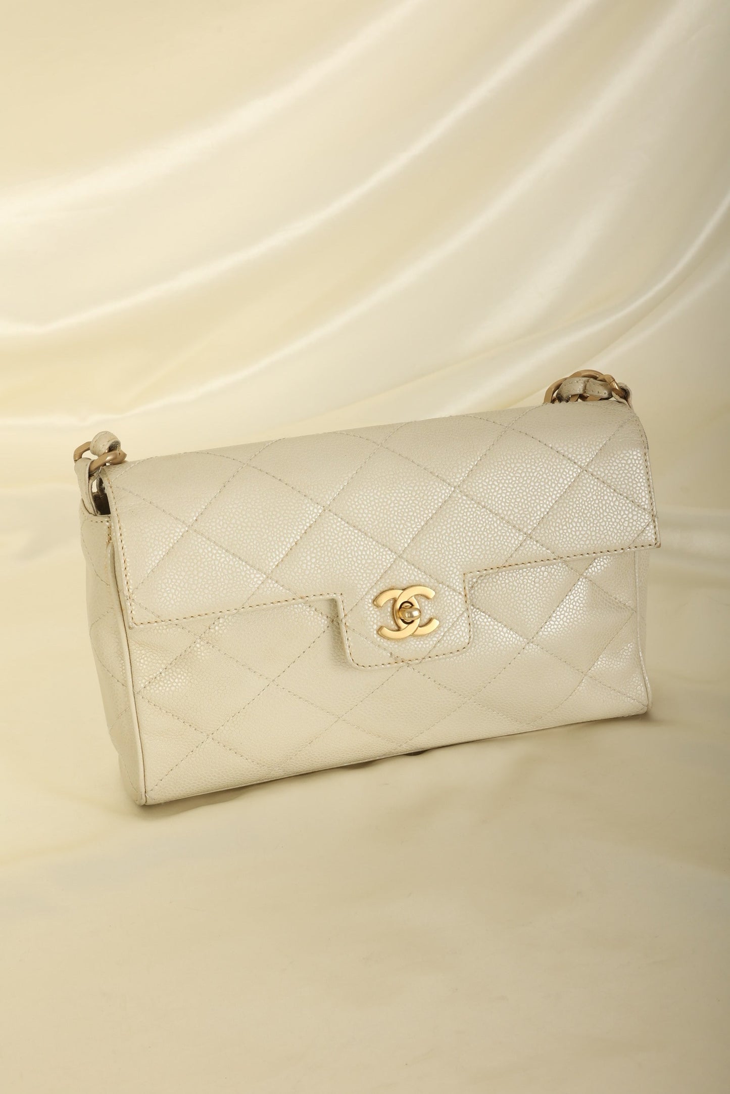 Chanel 2000 Caviar Iridescent Flap Bag