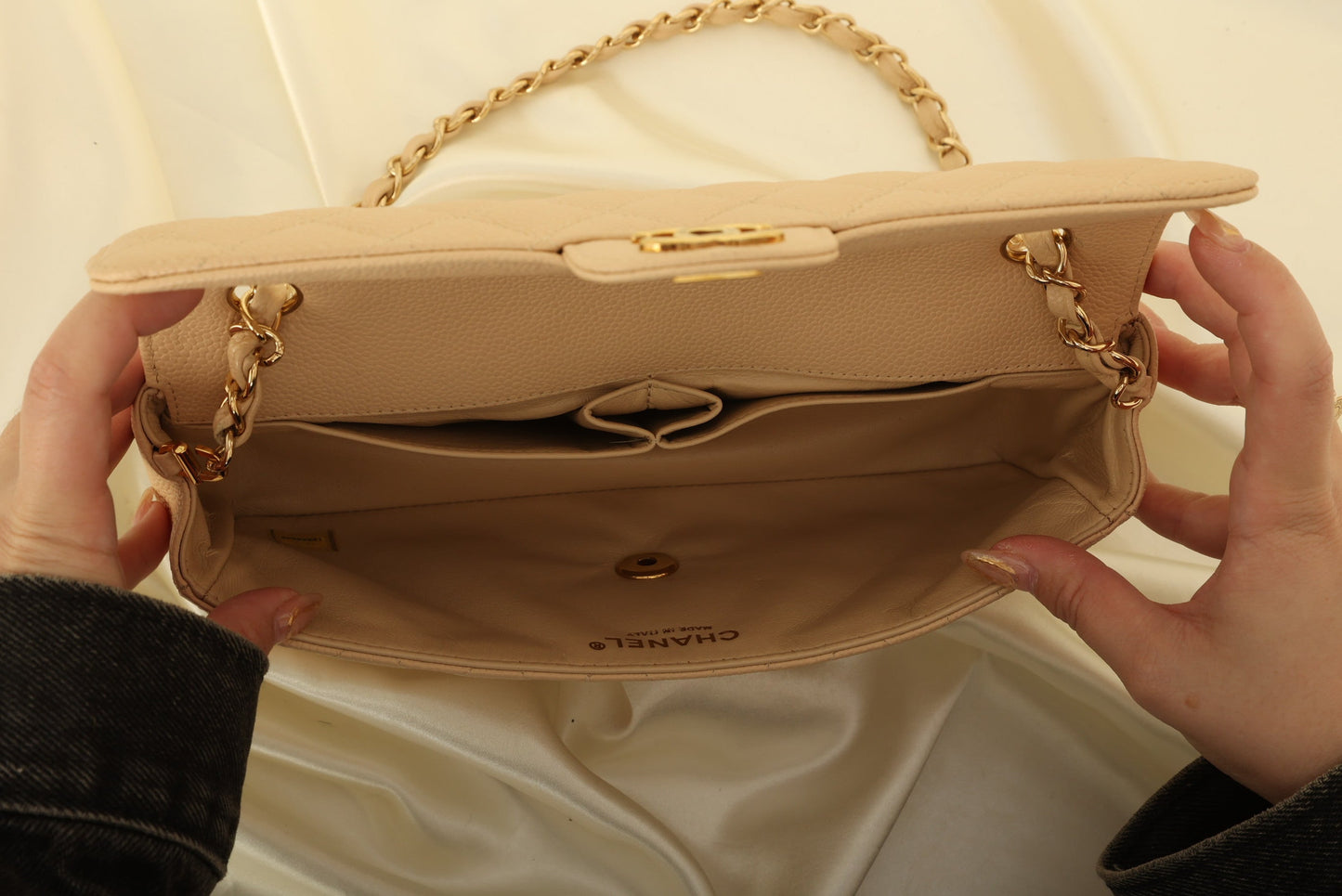 Extremely Rare Chanel 2008 Caviar East West Flap