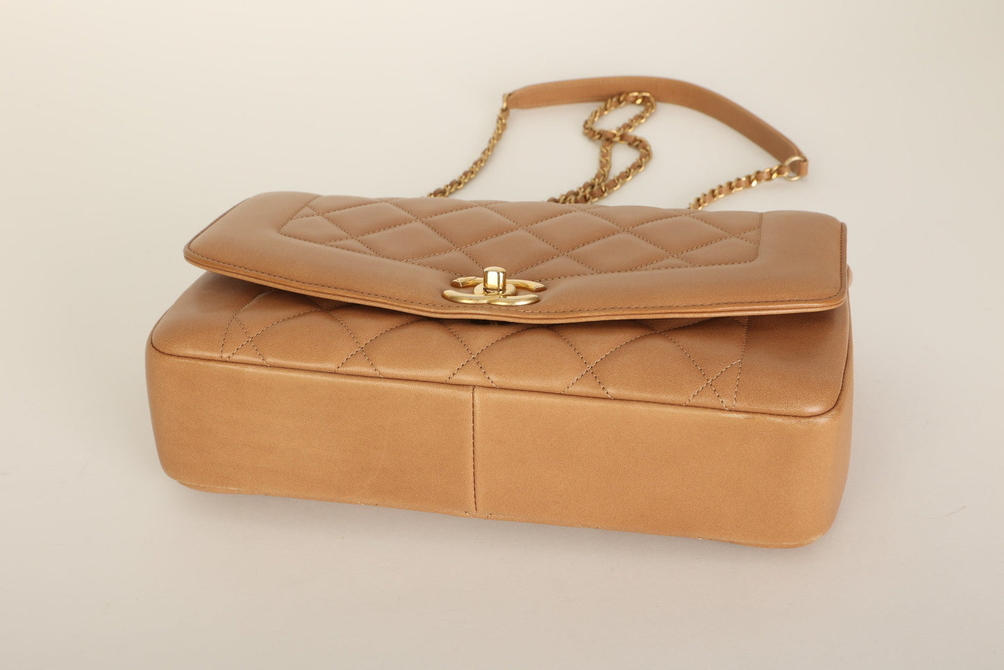Extremely Rare Chanel 2015 Lambskin Reissue Diana