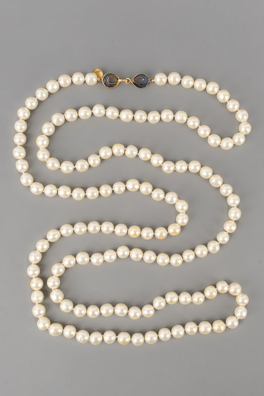 Collier / sautoir de perles nacres Chanel