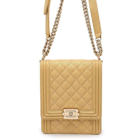Chanel Sac Boy en cuir caviar jaune
