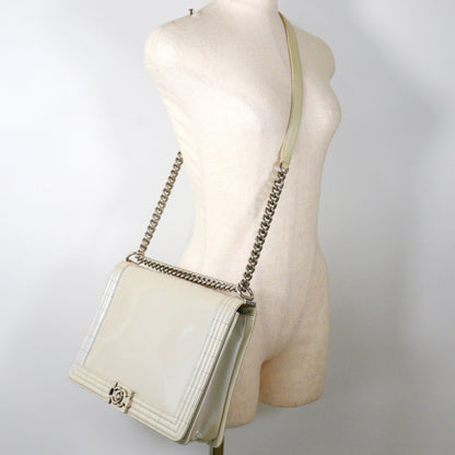 Chanel Sac Boy en cuir blanc