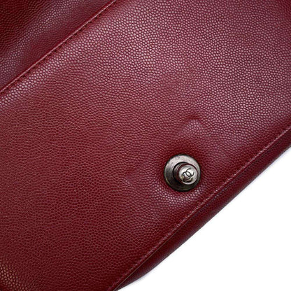 Chanel Sac Boy en cuir caviar rouge