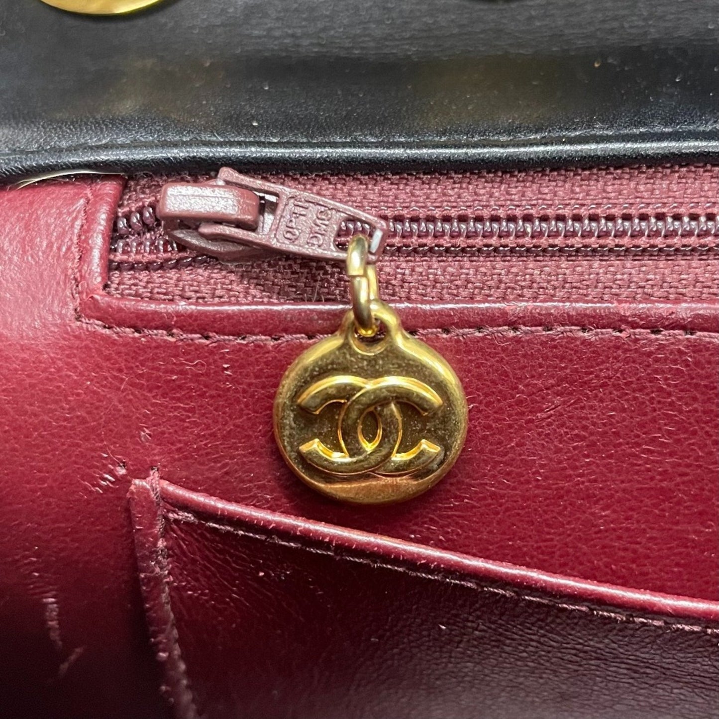 Chanel Sac Single Flap en cuir noir