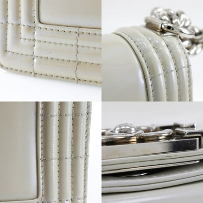 Chanel Sac Boy en cuir blanc