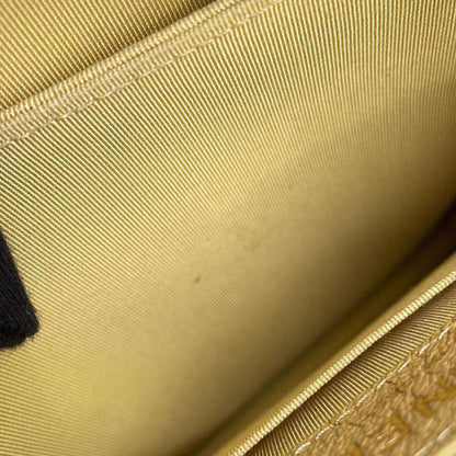 Chanel Sac Boy en cuir caviar jaune