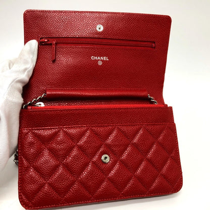Chanel Sac Classic en cuir caviar rouge