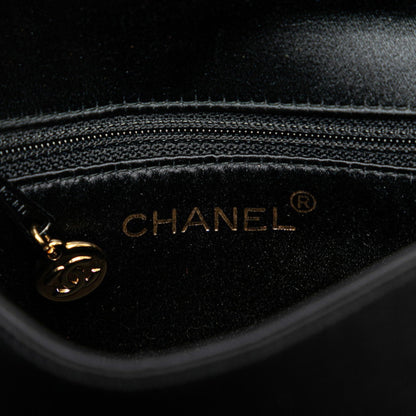 Chanel Sac Square en satin noir