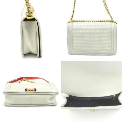 Chanel Sac Boy en cuir blanc