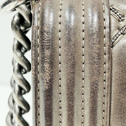 Chanel Sac Boy en cuir dor
