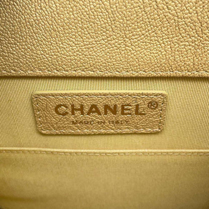 Chanel Sac Boy en cuir caviar jaune
