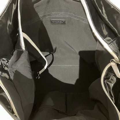 Chanel Sac La Pausa en vinyle noir