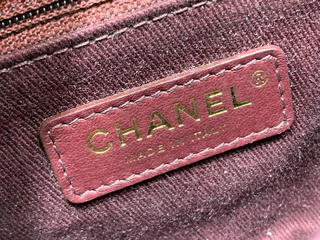 CHANEL 24K Coco Hanle Mini 19cm Black Red Grained Calfskin Gold Hardware