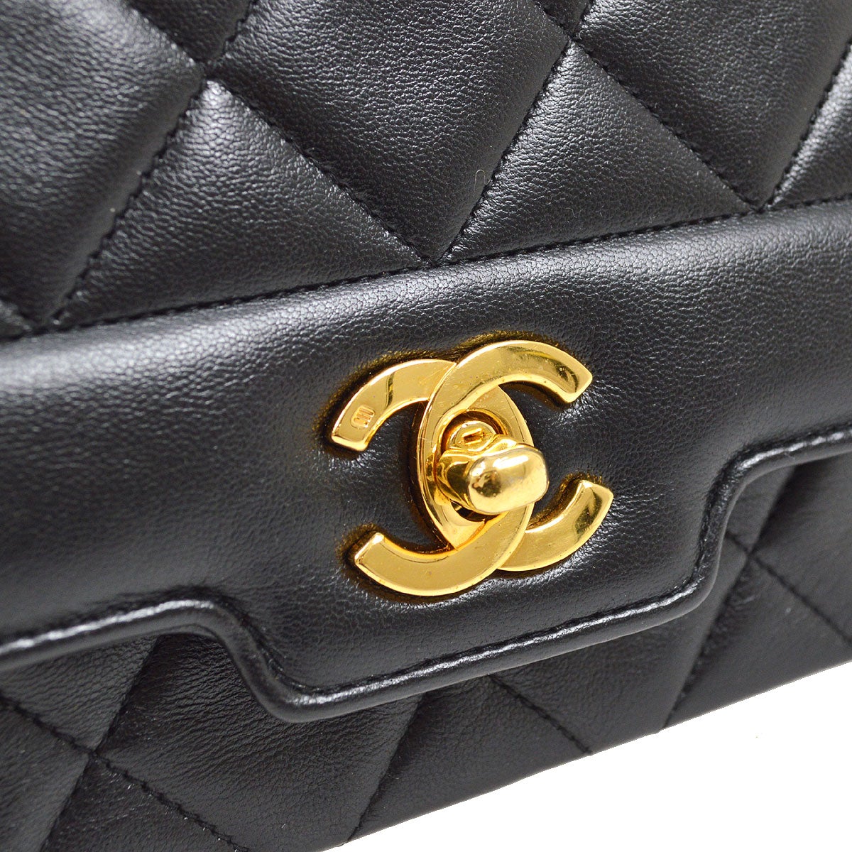CHANEL 1991-1994 Border Flap Medium Black Lambskin