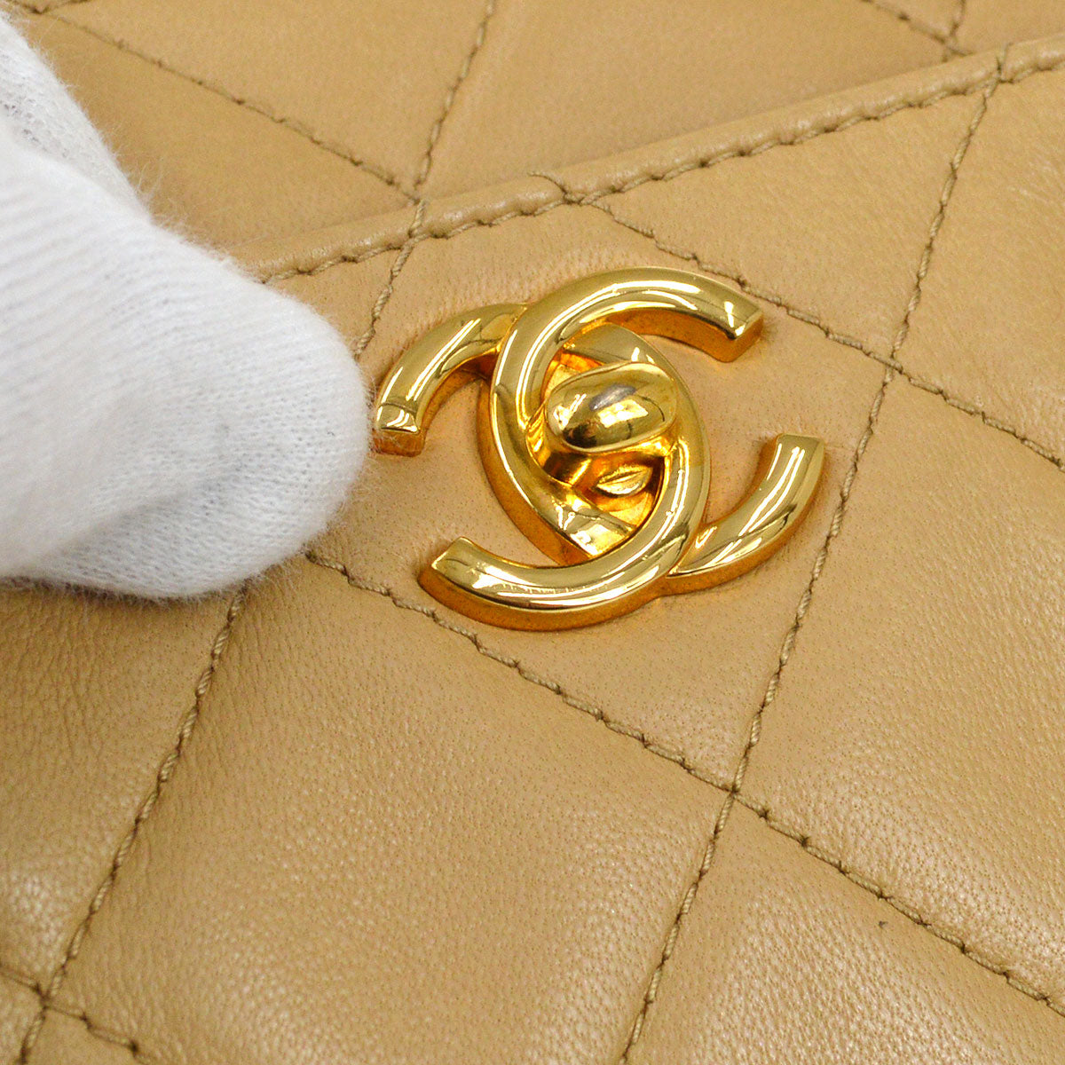 CHANEL 1997 Beige Lambskin Quilted Handbag