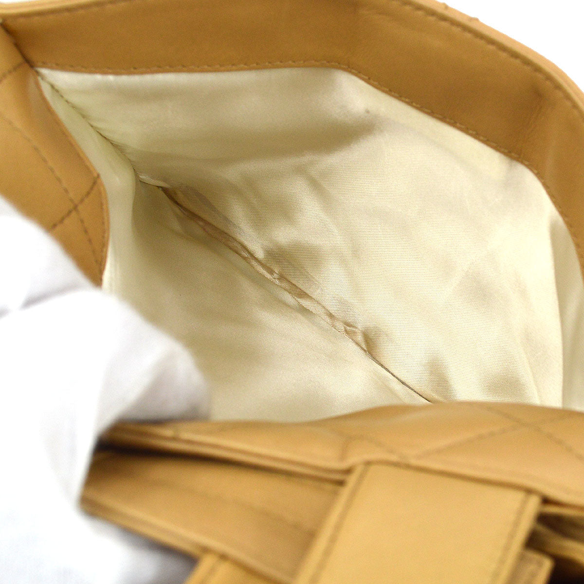CHANEL 1997 Beige Lambskin Quilted Handbag