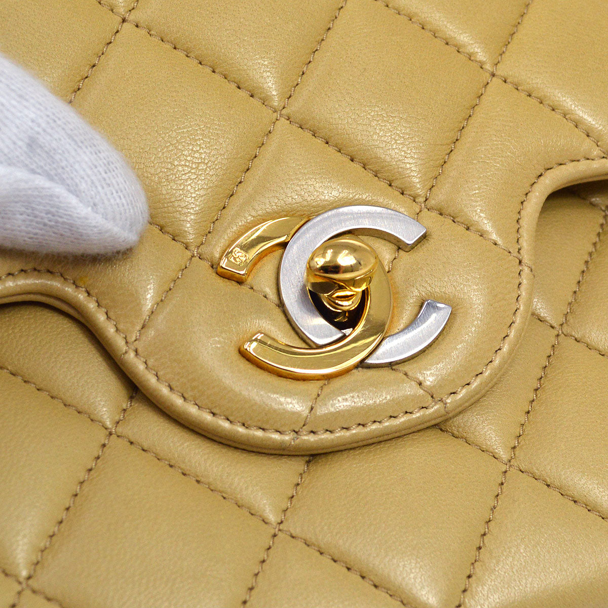 CHANEL 1996-1997 Paris Limited Round Double Flap Small Beige Lambskin