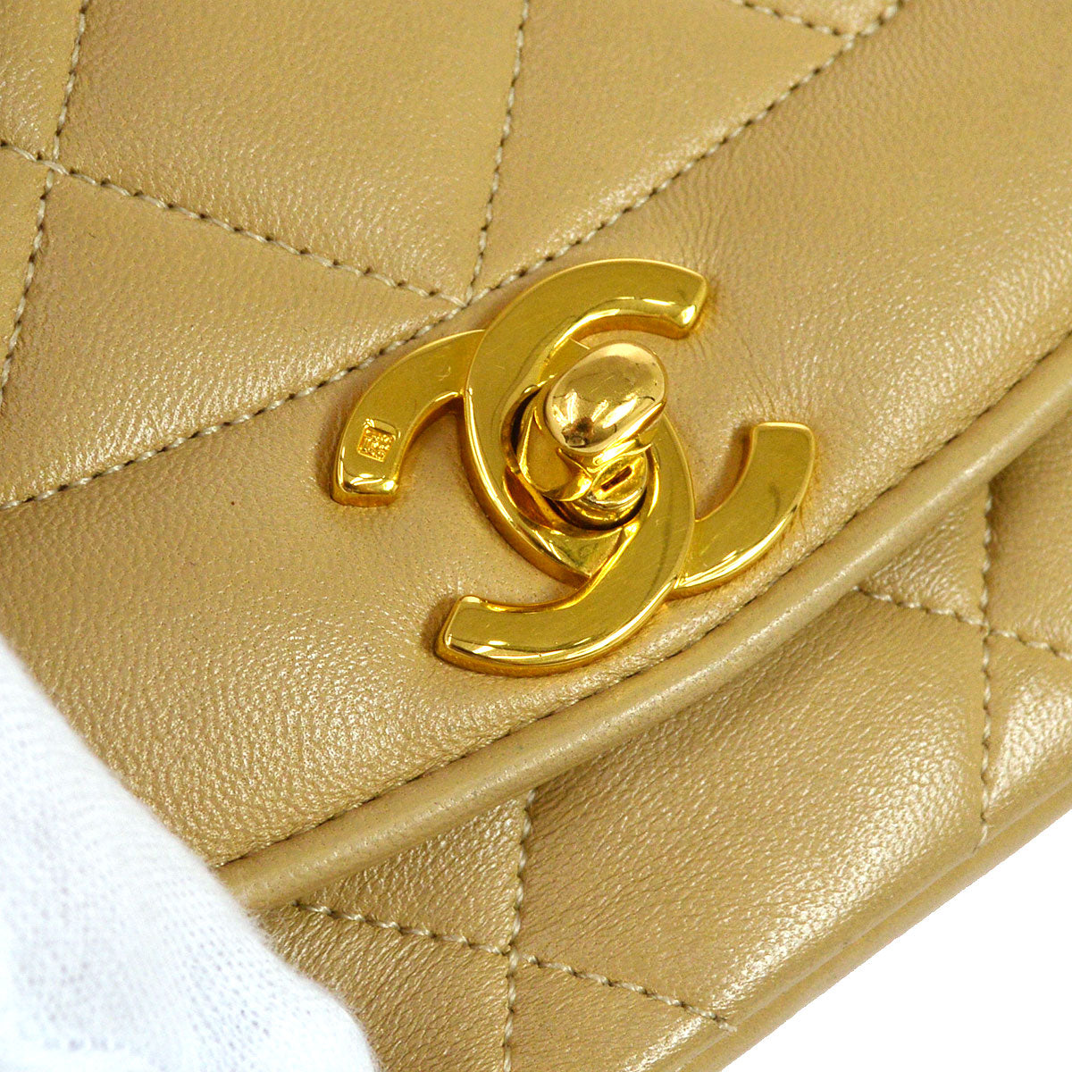 CHANEL 1989-1991 Beige Lambskin Diana Flap Small