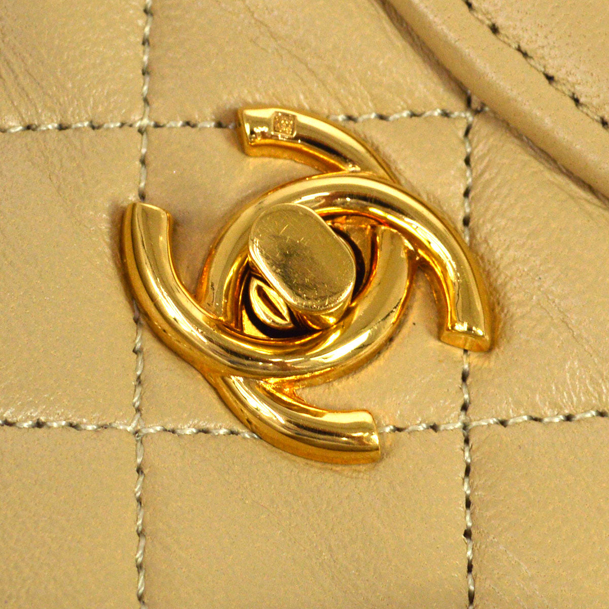 CHANEL 1989-1991 Beige Lambskin handbag mini