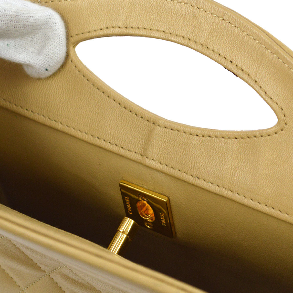 CHANEL 1989-1991 Beige Lambskin handbag mini