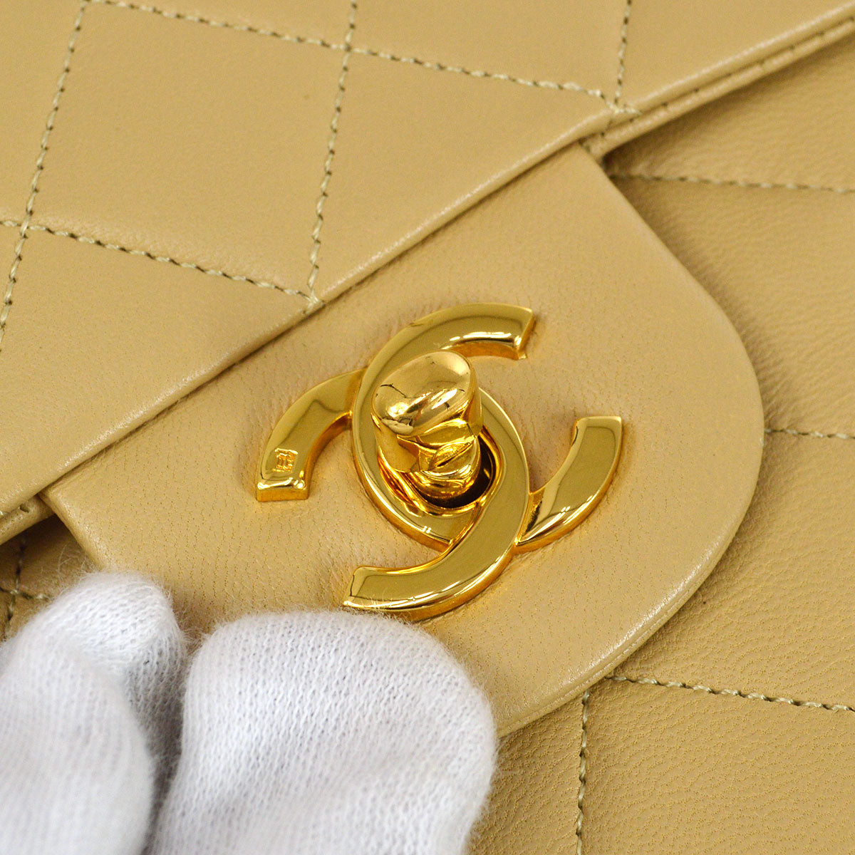 CHANEL 1989-1991 Beige Lambskin Quilted Double Chain Medium