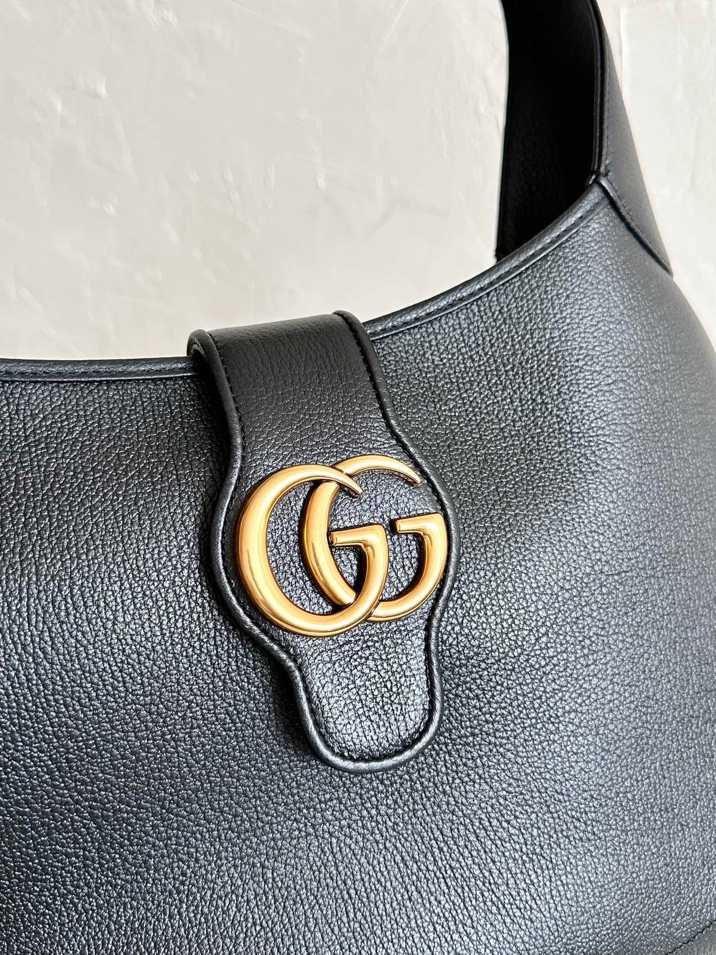 Gucci APHRODITE MEDIUM 39 SHOULDER BAG IN BLACK CALFSKIN