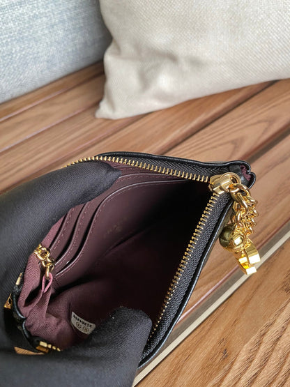 CHANEL zipped wallet 14cm black lambskin gold hardware