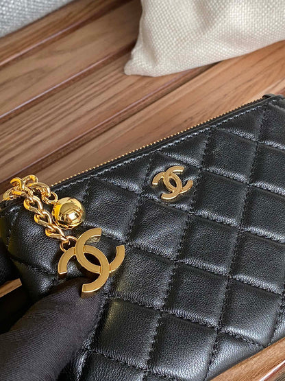CHANEL zipped wallet 14cm black lambskin gold hardware