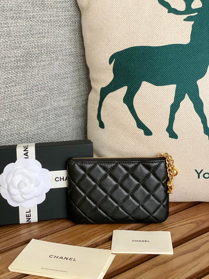 CHANEL zipped wallet 14cm black lambskin gold hardware