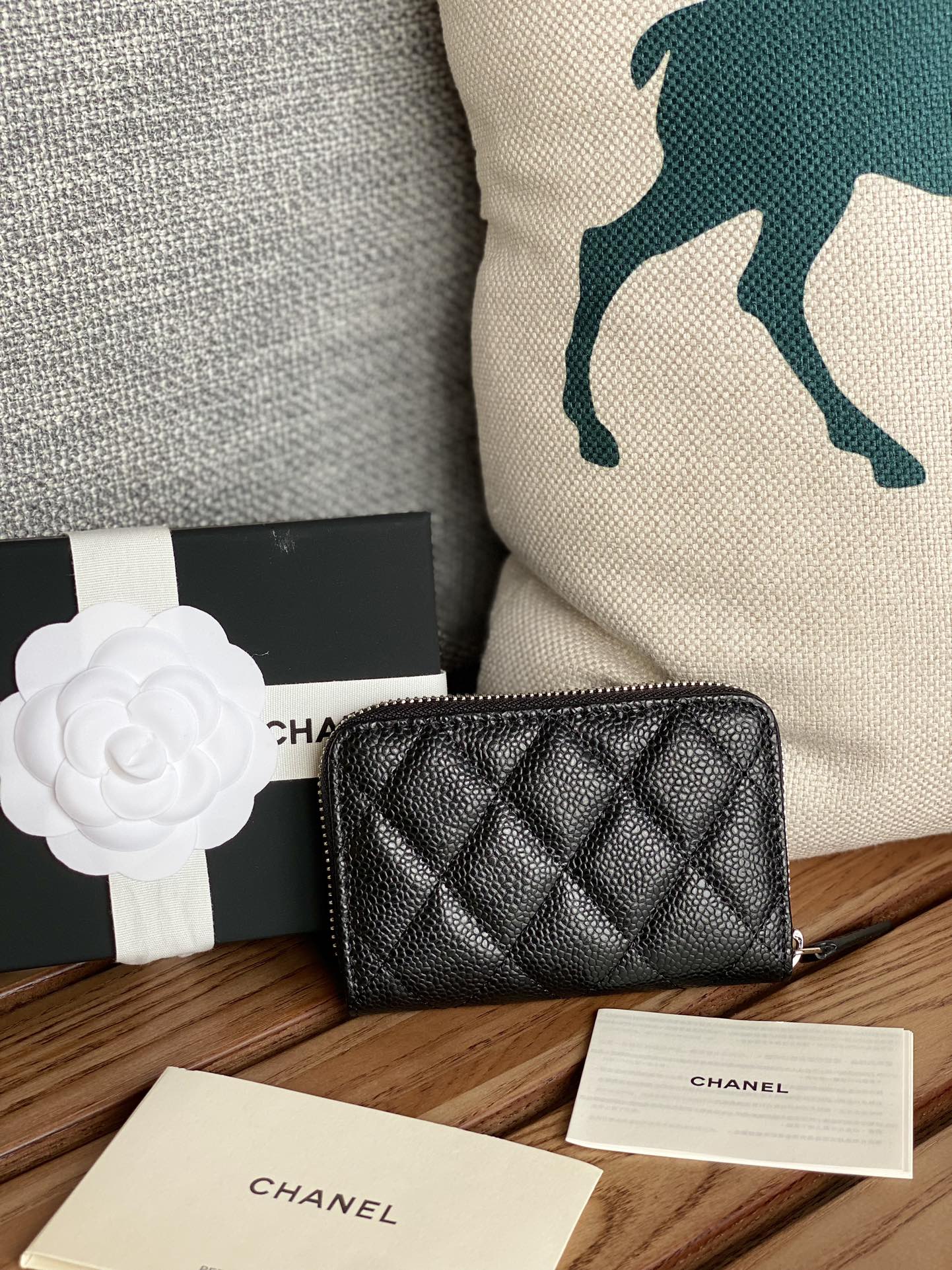 CHANEL zipped wallet 7.5cm black caviar silver hardware