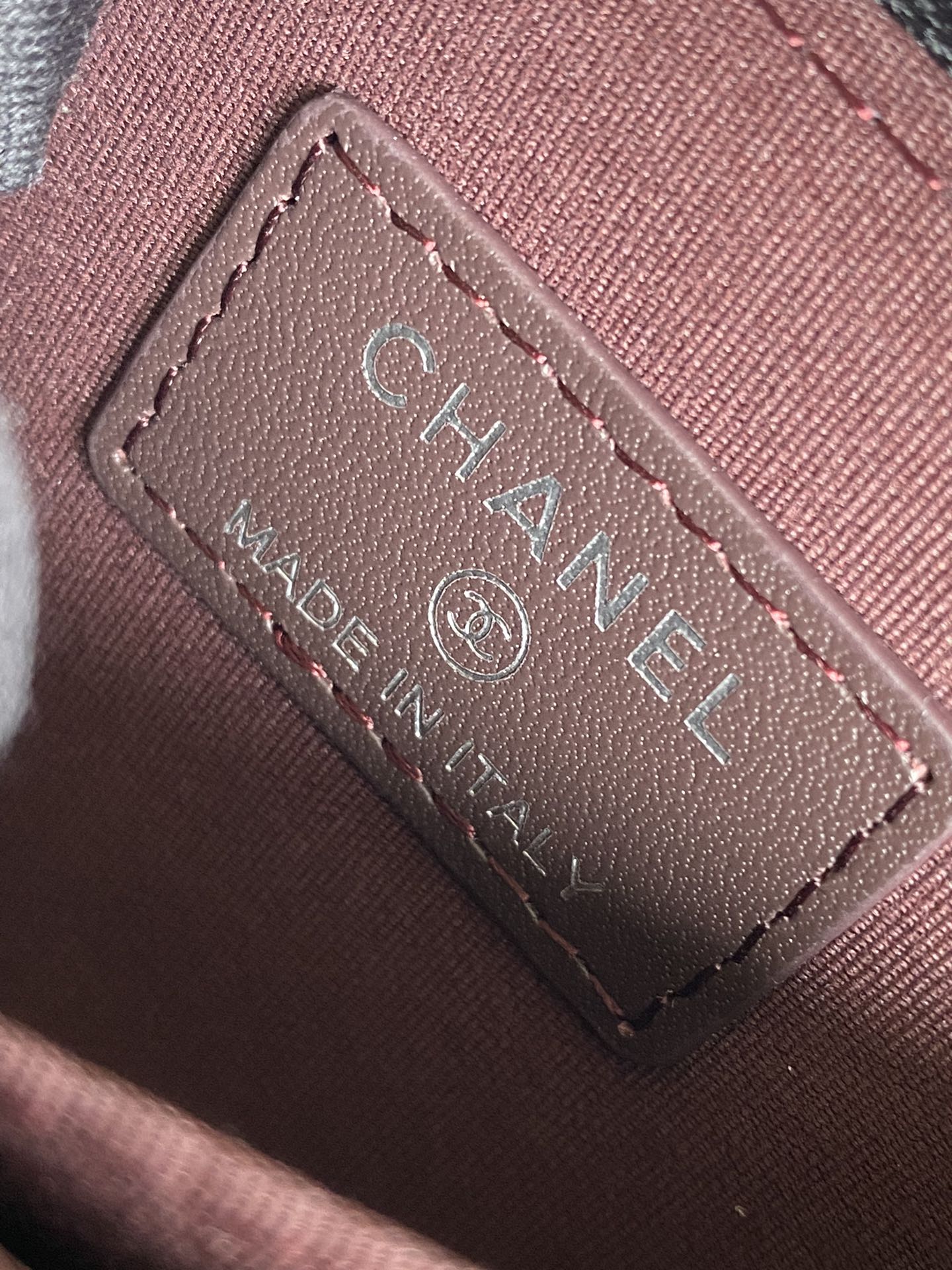 CHANEL zipped wallet 7.5cm black caviar silver hardware