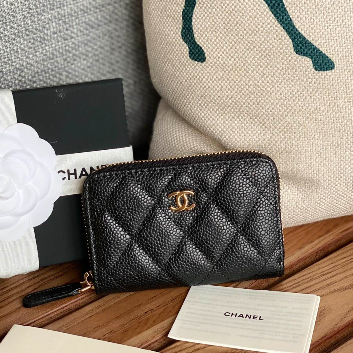 CHANEL zipped wallet 7.5cm black caviar gold hardware