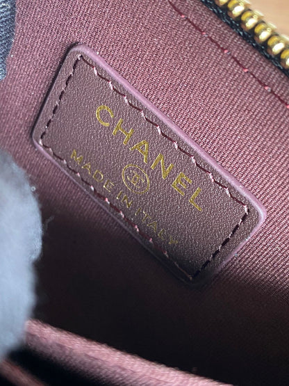 CHANEL zipped wallet 7.5cm black caviar gold hardware