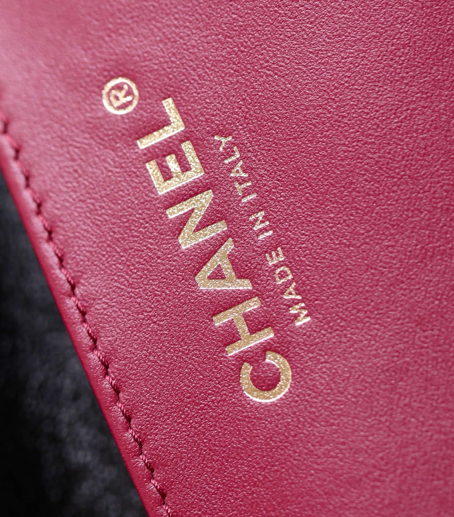CHANEL 24a flap bag 20cm top handle black  lambskin gold hardware