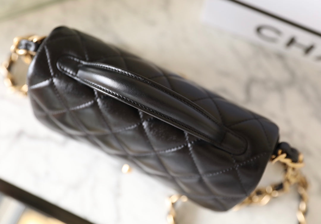 CHANEL 24a flap bag 20cm top handle black  lambskin gold hardware