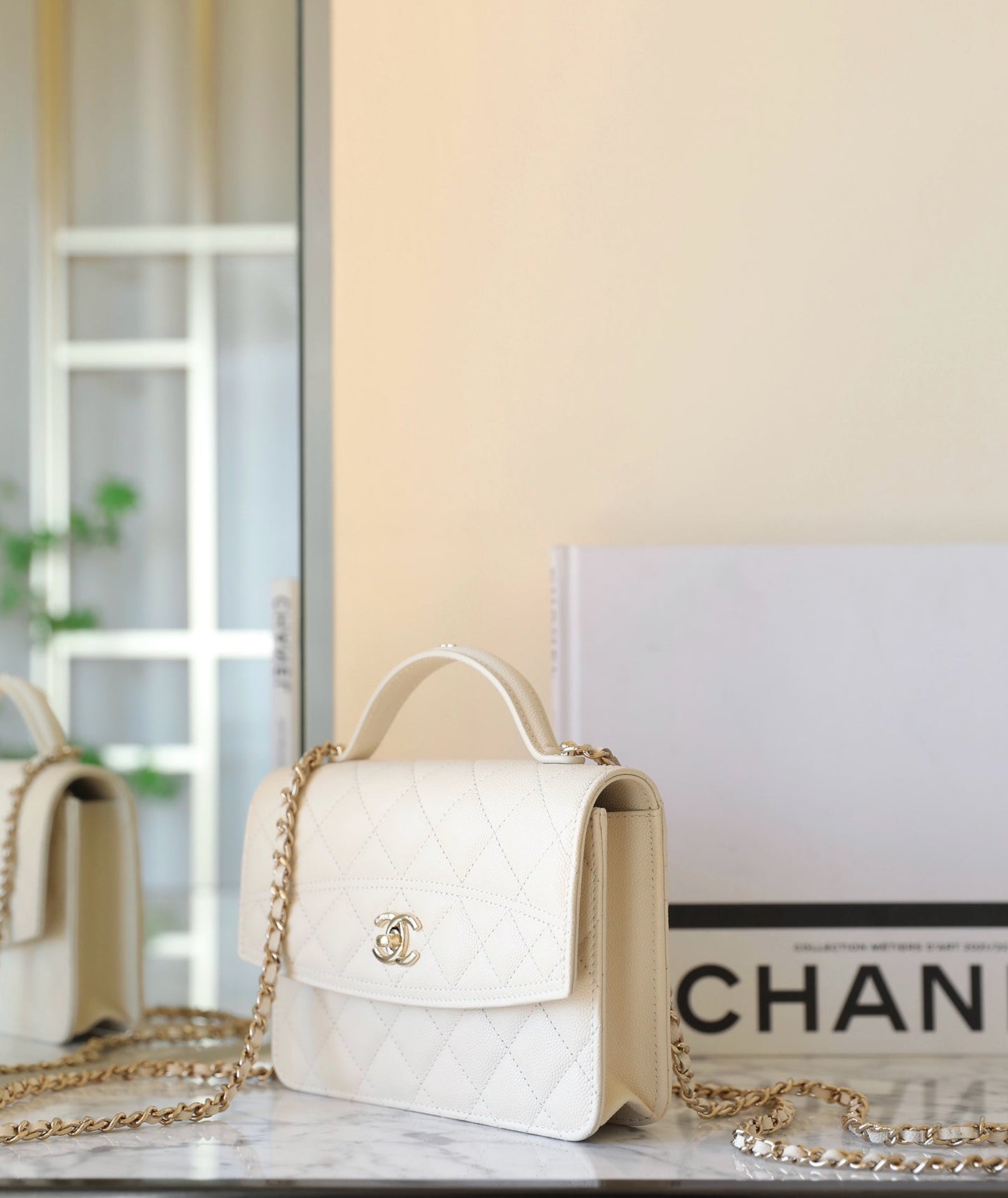 CHANEL 25C Top Handle 18cm Cream Grained Calfskin