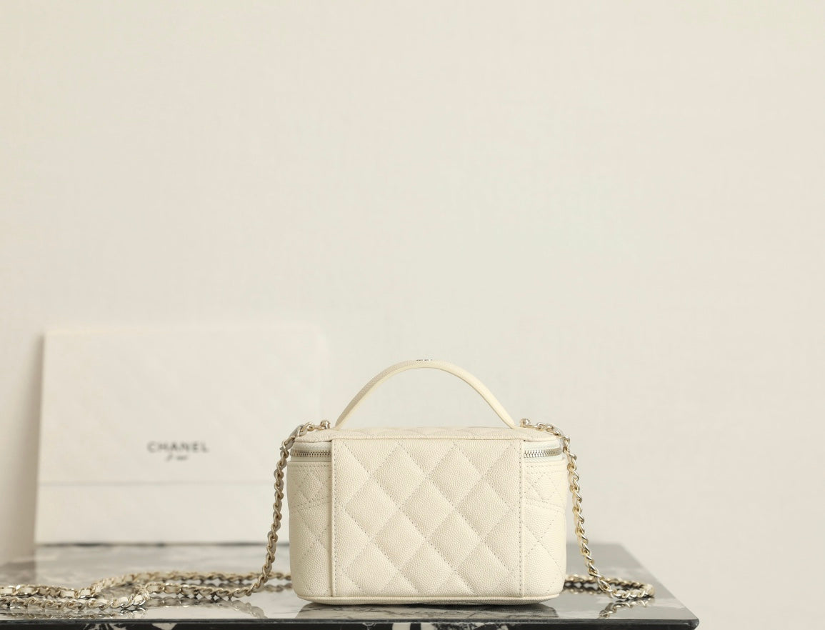 CHANEL 25C Vanity 17cm Cream Grained Calfskin